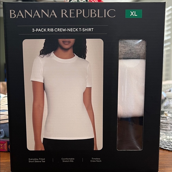 Banana Republic Tops - Banana Republic Classic White Crew-Neck Tee